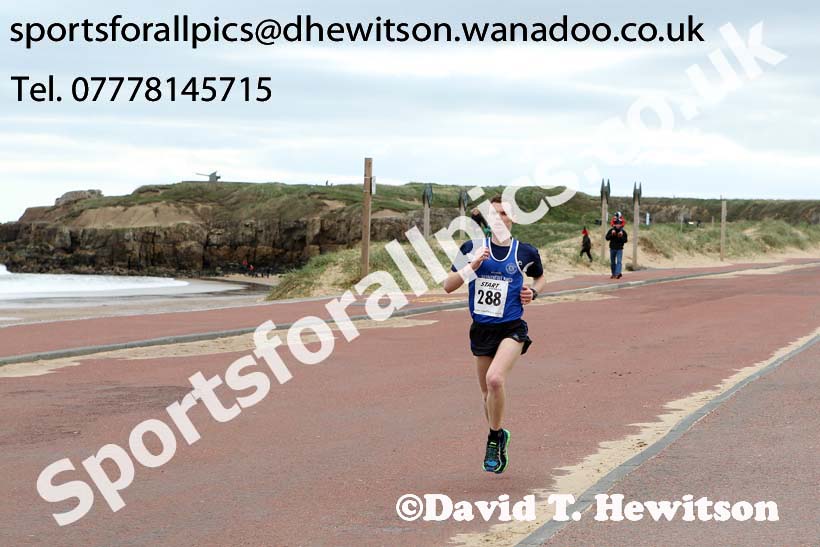 Nathan Reed (Sunderland) taking part in the Sand Dancer 10k, South Shields. Photo: David T. Hewitson/Sports for All Pics